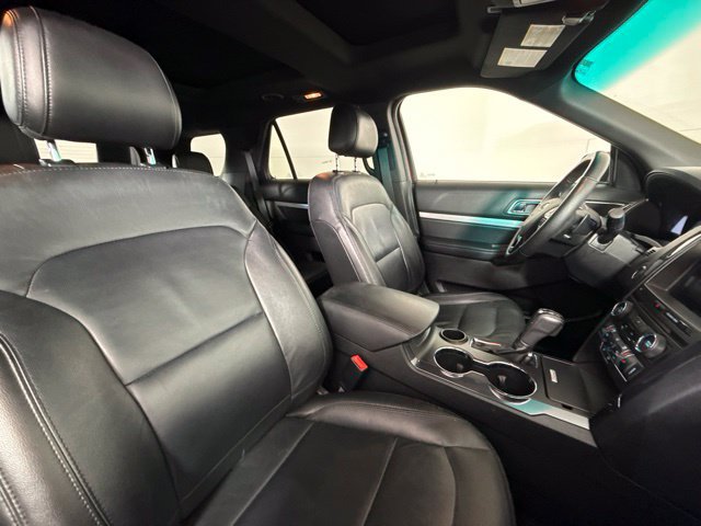 Used 2017 Ford Explorer XLT w/ Equipment Group 202A FWD image 36