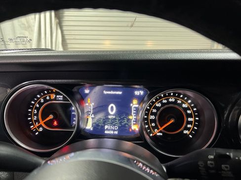 Used 2022 Jeep Wrangler Unlimited Sahara AWD/4WD image 27