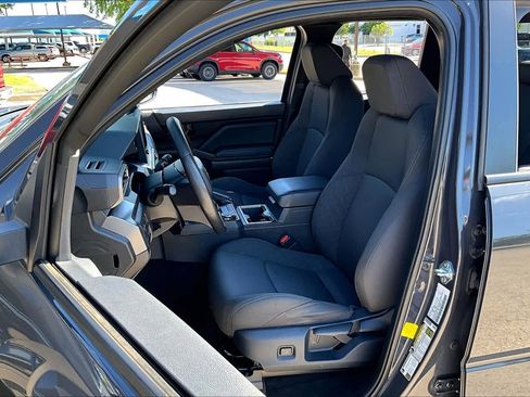 Used 2025 Toyota Tacoma SR5 AWD/4WD image 8
