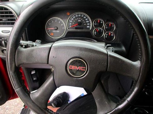 Used 2005 GMC Envoy SLE image 13