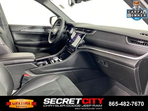 Used 2023 Jeep Grand Cherokee L Laredo AWD/4WD image 33