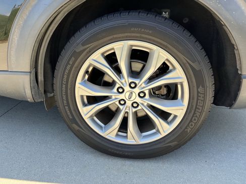 Used 2020 Ford Explorer XLT w/ Equipment Group 202A RWD image 13
