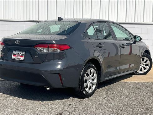 Used 2025 Toyota Corolla LE FWD image 17