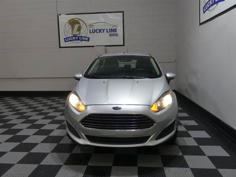 Used 2018 Ford Fiesta SE FWD image 2