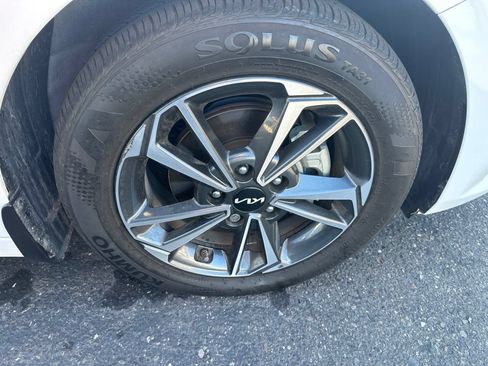 Certified 2024 Kia Forte LXS w/ LXS Technology Package FWD image 11