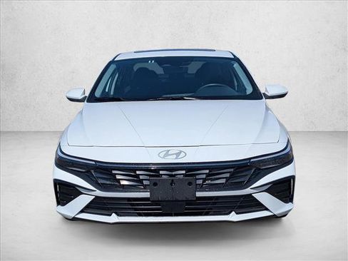 Used 2025 Hyundai Elantra SEL image 2