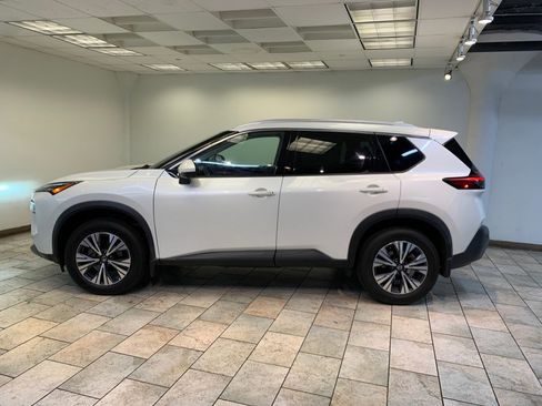 Used 2021 Nissan Rogue SV w/ Premium Package AWD/4WD image 4