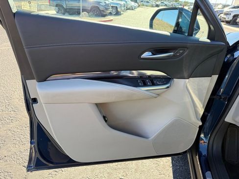 Used 2022 Cadillac XT4 Luxury w/ LPO, Onyx Lite Package image 23