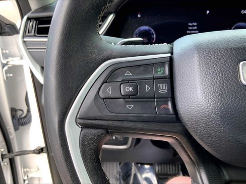 Used 2023 Jeep Grand Cherokee Laredo w/ Luxury Tech Group I AWD/4WD image 23