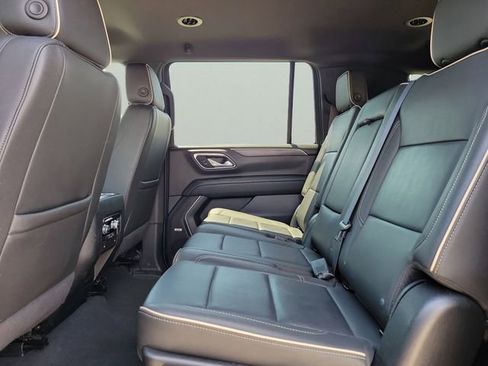 Used 2024 GMC Yukon XL SLT image 11