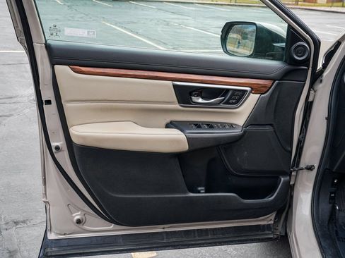 Used 2019 Honda CR-V Touring image 9