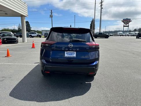 Used 2025 Nissan Rogue SV AWD/4WD image 3