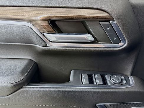 Used 2022 Chevrolet Silverado 1500 LT Trail Boss w/ Convenience Package II image 18