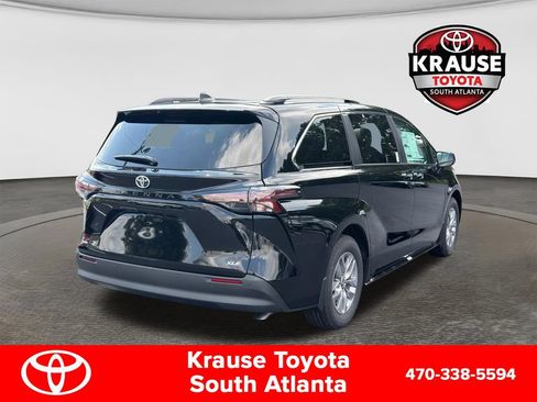 New 2026 Toyota Sienna XLE FWD image 8