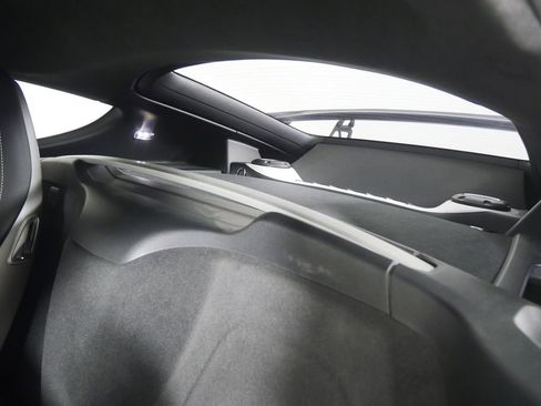 Used 2021 Porsche 718 Cayman GT4 image 19