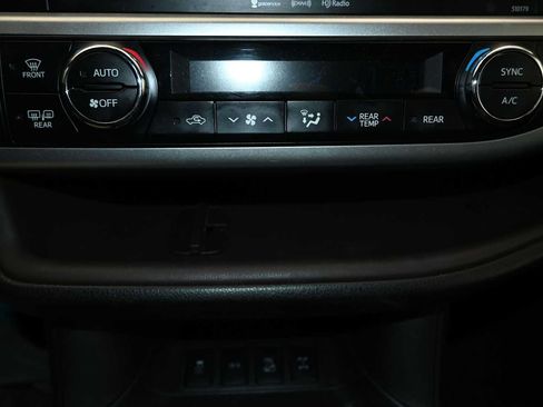 Used 2017 Toyota Highlander XLE AWD/4WD image 14