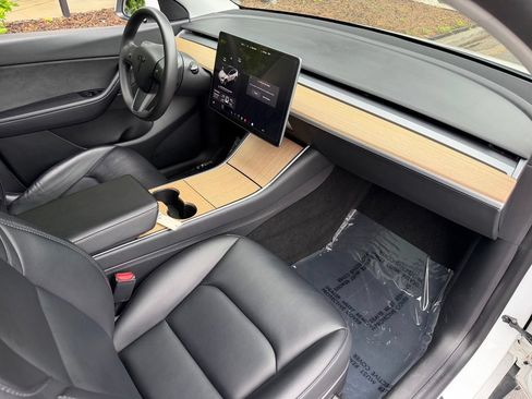 Used 2020 Tesla Model Y Long Range AWD/4WD image 32
