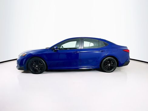Used 2025 Toyota Camry SE w/ Convenience Package FWD image 4
