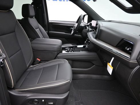 New 2025 Chevrolet Suburban Premier image 7