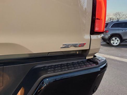 Used 2024 Chevrolet Colorado ZR2 w/ Technology Package image 10