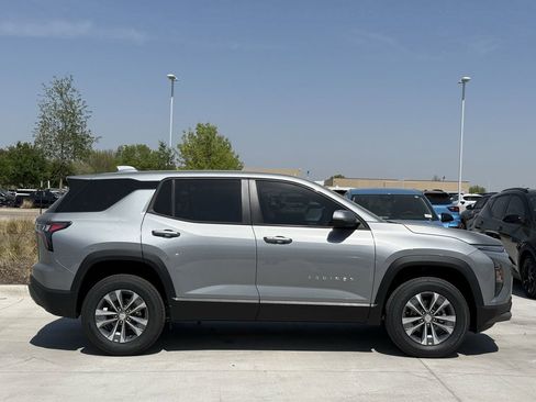 New 2026 Chevrolet Equinox LT image 3