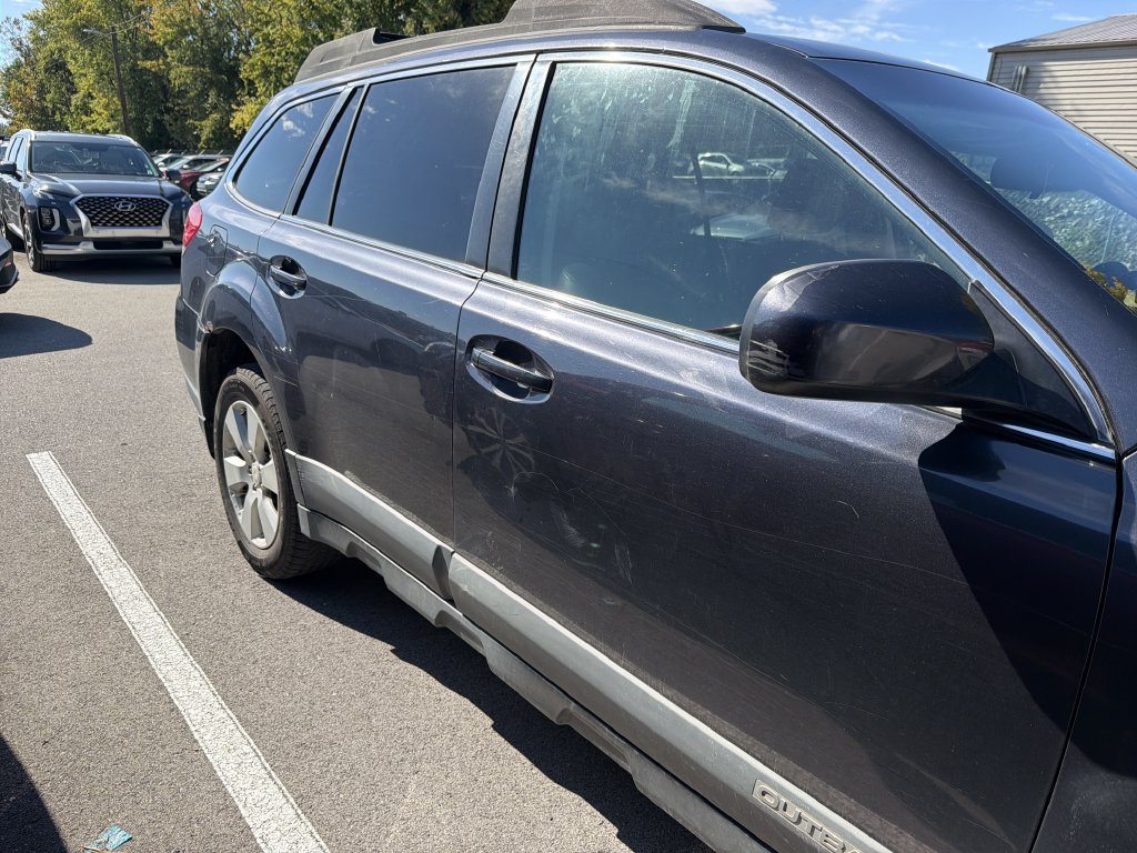 Used 2010 Subaru Outback 2.5i Limited w/ Popular Equipment Group 2C AWD/4WD image 3