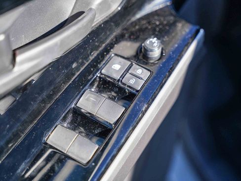 Used 2023 Toyota bZ4X XLE image 20