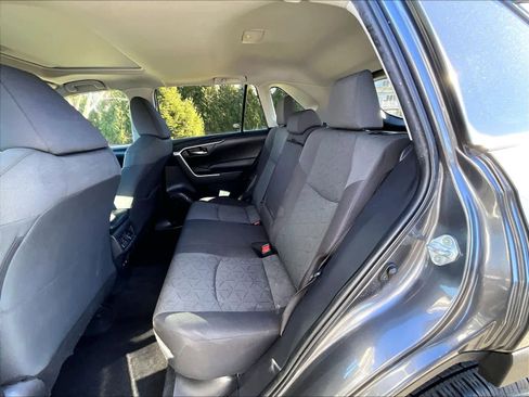Used 2022 Toyota RAV4 XLE image 15