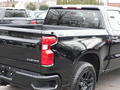 Used 2023 Chevrolet Silverado 1500 Custom image 11