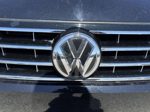 Used 2018 Volkswagen Passat 2.0T R-Line FWD image 28