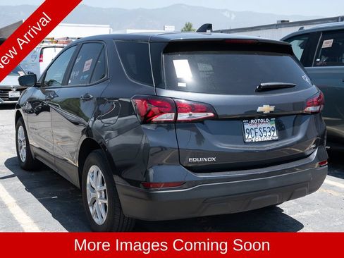 Used 2022 Chevrolet Equinox LS w/ LS Convenience Package AWD/4WD image 3