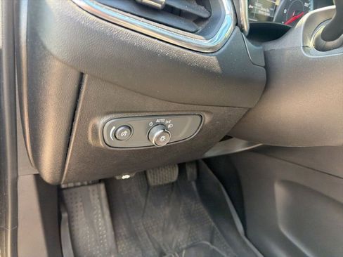 Used 2018 Chevrolet Equinox LT image 20