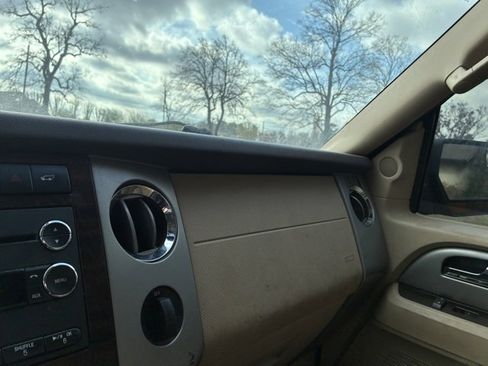 Used 2012 Ford Expedition XLT image 17