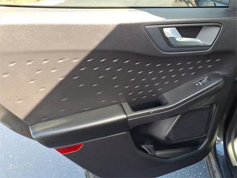 Used 2020 Ford Escape SEL image 9