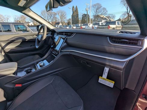 New 2025 Jeep Grand Cherokee L Altitude image 24