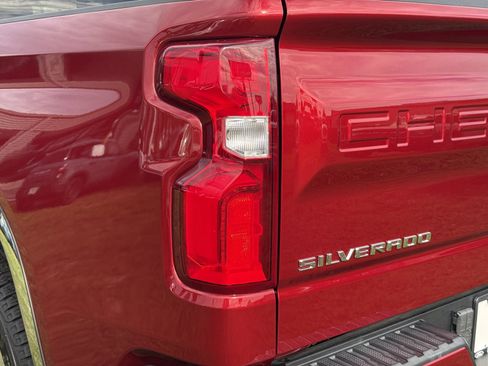 Used 2021 Chevrolet Silverado 1500 High Country w/ Technology Package RWD image 10