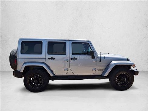 Used 2015 Jeep Wrangler Unlimited Sahara w/ Max Tow Package AWD/4WD image 4