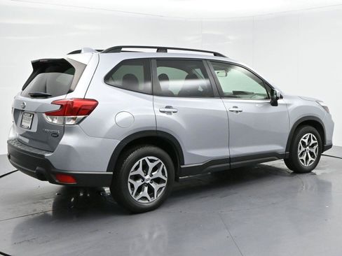Used 2020 Subaru Forester Premium AWD/4WD image 7