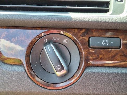 Used 2012 Volkswagen Passat 2.5 SEL FWD image 16