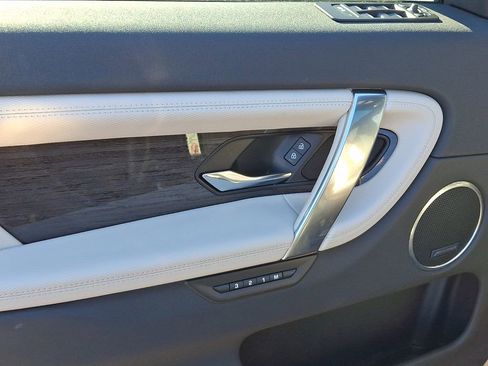 Used 2023 Land Rover Discovery Sport SE R-Dynamic image 13