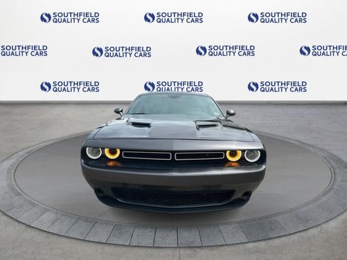 Used 2019 Dodge Challenger SXT RWD image 9