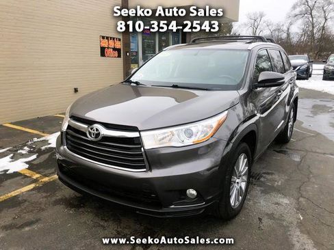 Used 2015 Toyota Highlander XLE image 1