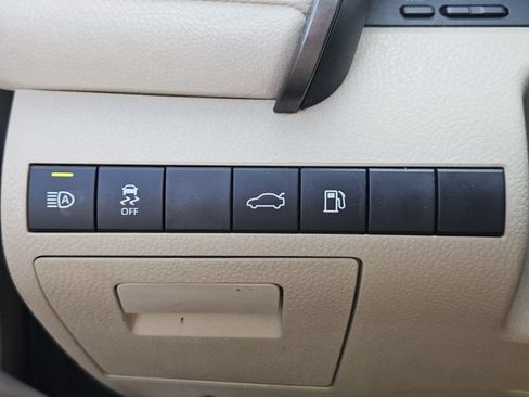 Used 2018 Toyota Camry LE FWD image 25