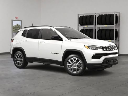 New 2024 Jeep Compass Latitude w/ Sun and Sound Group image 7
