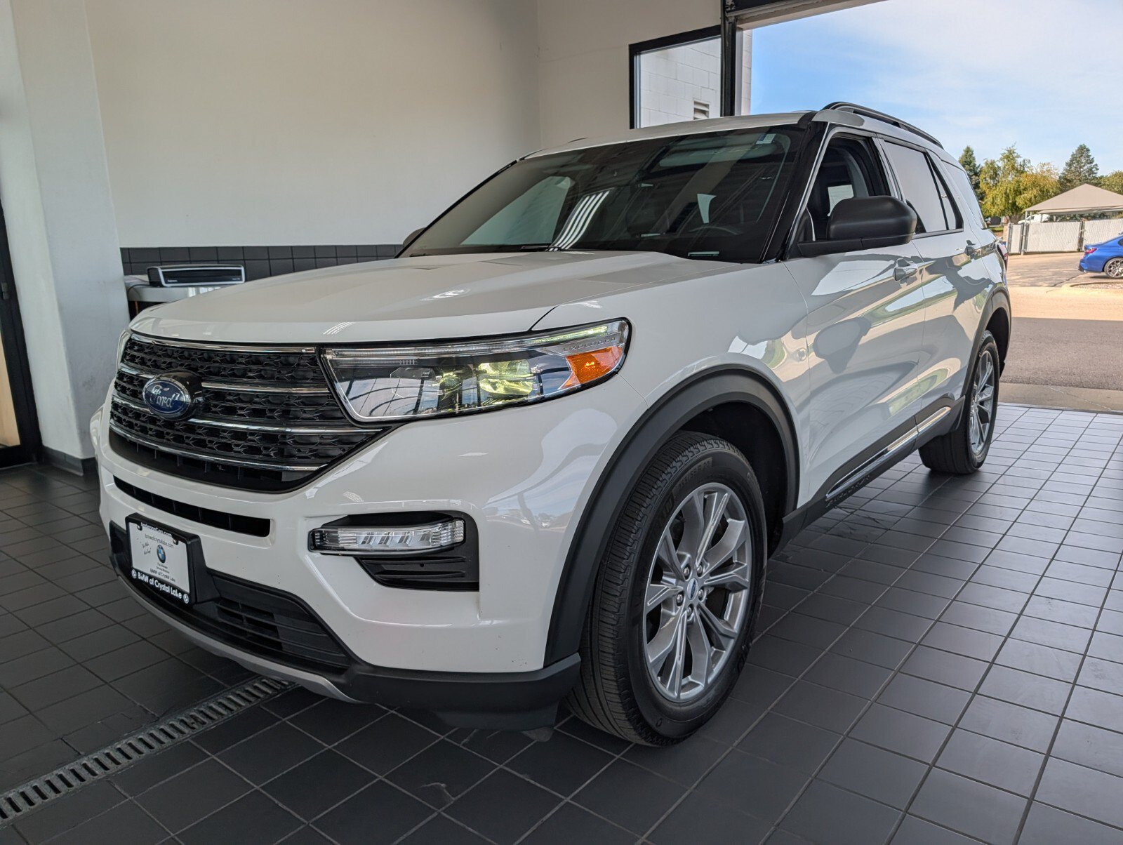 Used 2022 Ford Explorer XLT w/ Equipment Group 202A AWD/4WD image 7