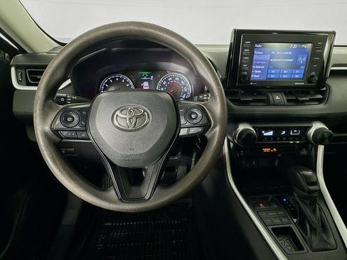 Used 2022 Toyota RAV4 LE AWD/4WD image 11