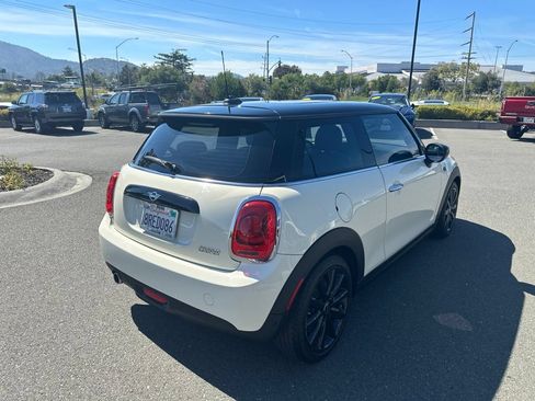 Used 2020 MINI Cooper 2-Door Hardtop FWD image 5