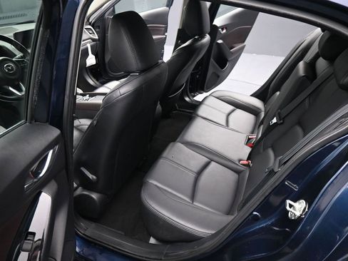 Used 2018 MAZDA MAZDA3 Touring image 16
