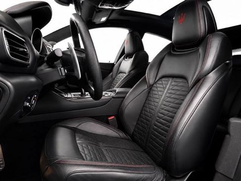 Used 2019 Maserati Levante Trofeo AWD/4WD image 17