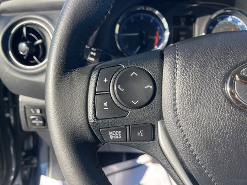 Used 2018 Toyota Corolla SE image 17